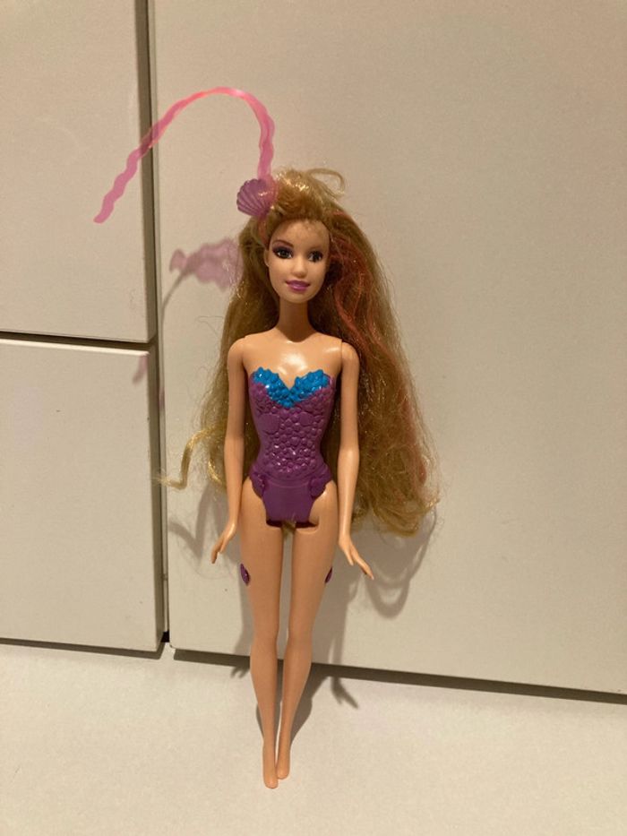 Très jolie barbie Mattel 2013