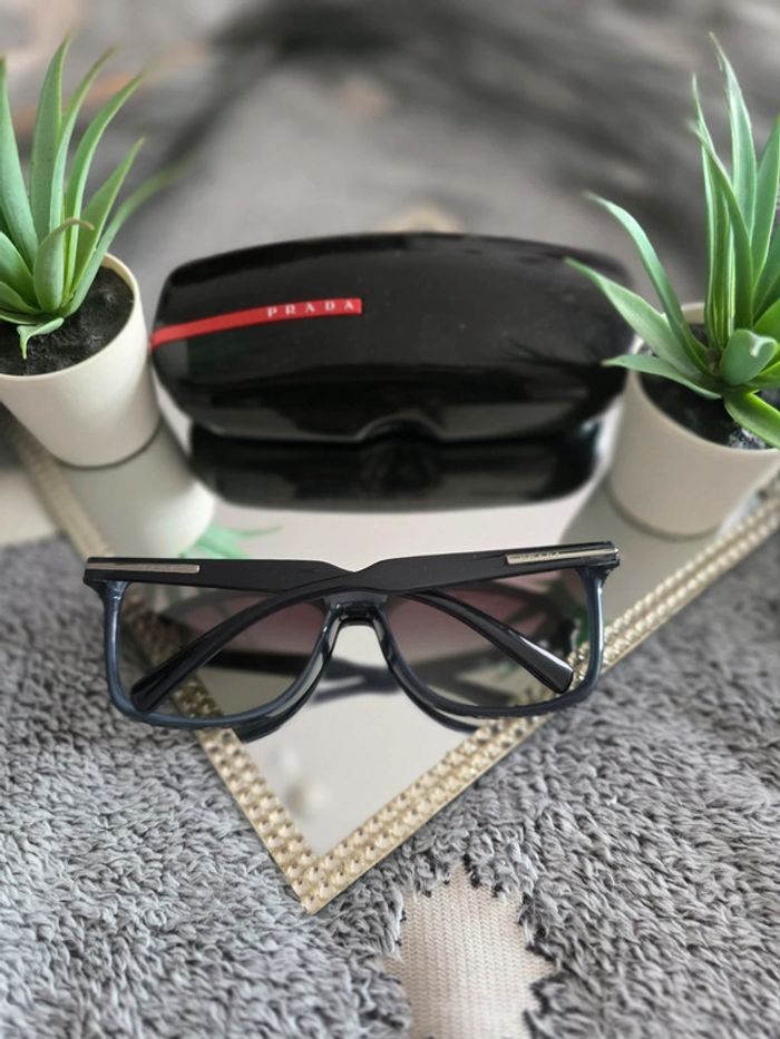 Jolie paire de lunette Prada - photo numéro 3