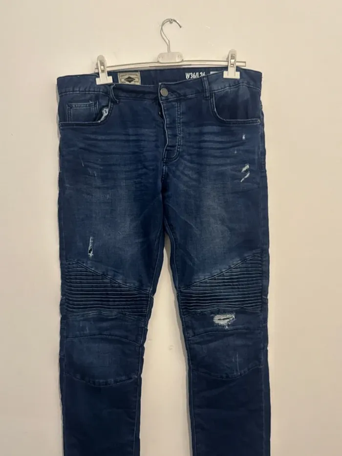 Jean homme bleu délavé troué – Tendance | Taille W34 L36 (FR 44/46) - photo numéro 2