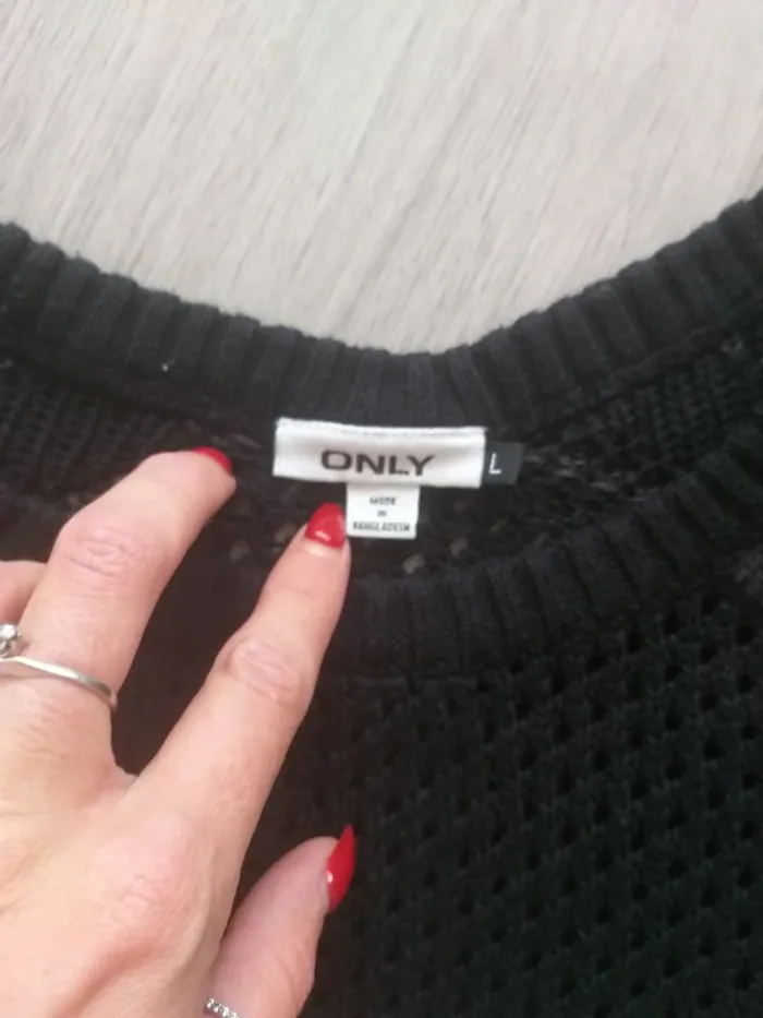 Pull légèrement transparent - photo numéro 3