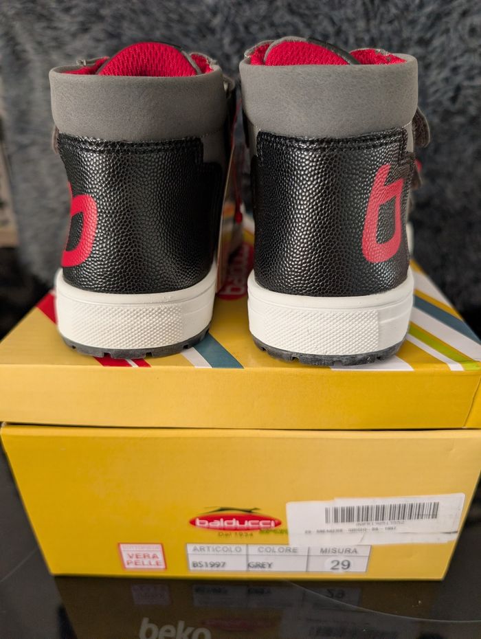 Baskets garçon. Taille 29. Semelle intérieure en cuir. Neuf. Balducci - photo numéro 2