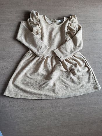 Jolie robe manche longue doré à pailette