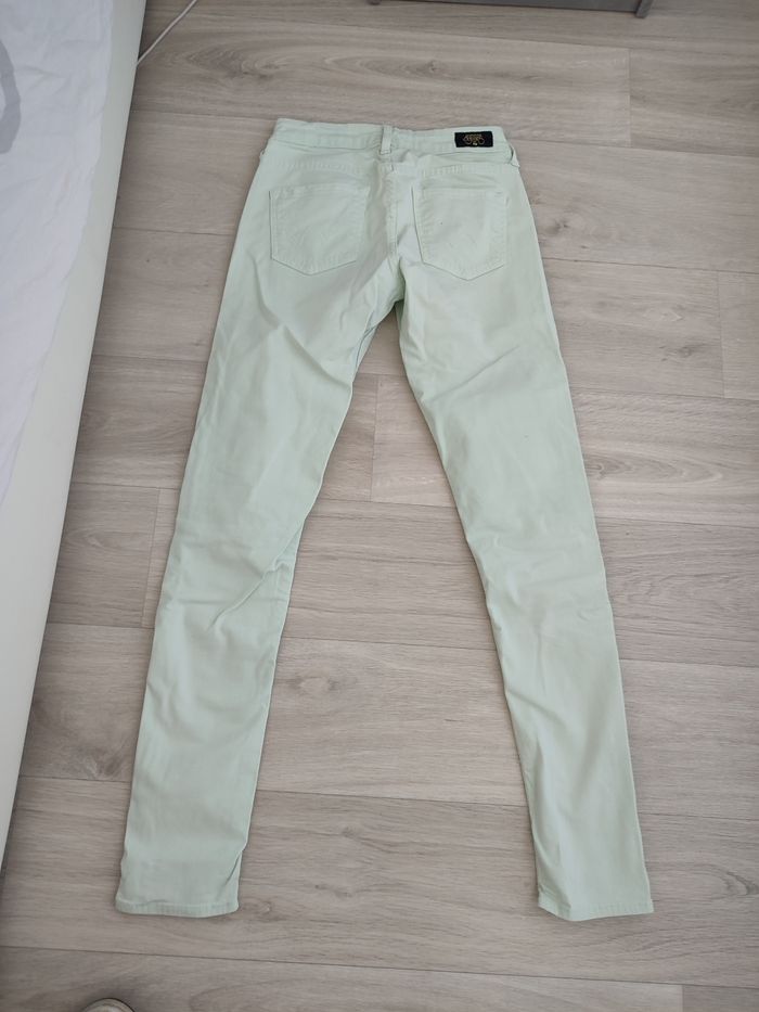 Style jeans bleu claire - photo numéro 2