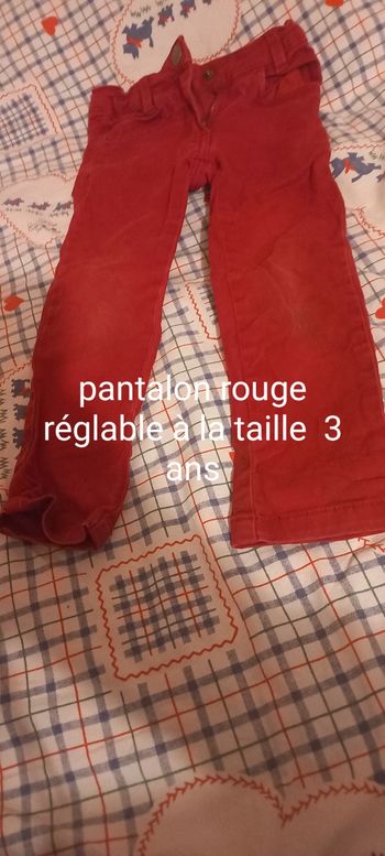 Pantalon rouge réglable à la taille