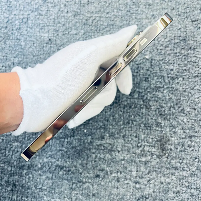 Une iphone quatorze pro max - photo numéro 2