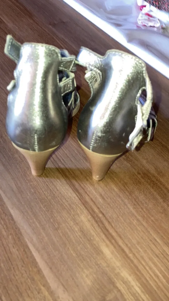 Chaussure à talon texto argenté 36 bon état - photo numéro 2