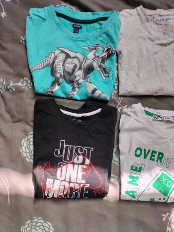 2 Tee shirt manches courtes 2 Tee shirt manches longues 1 pantalon taille 10