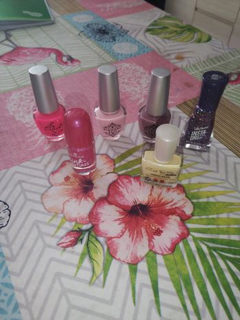 Lot de vernis