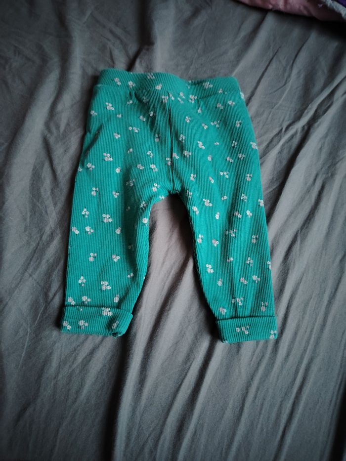Legging côtelé vert à fleurs taille 3 mois
