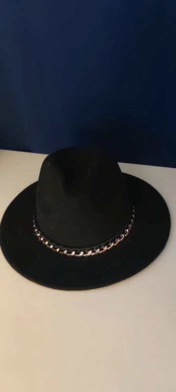 Chapeau noir, feutrine