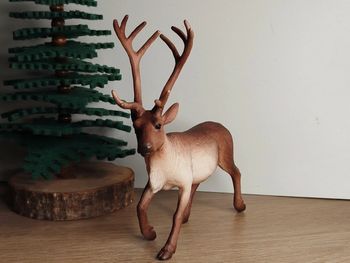 Figurine Renne Animal de la forêt Mojo