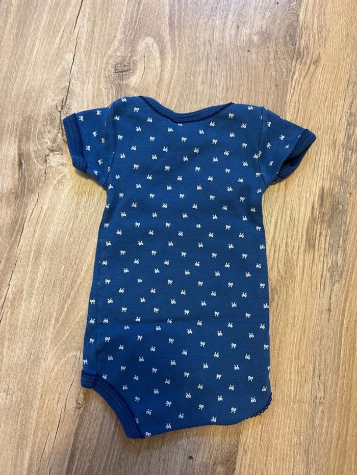Lot 4 bodies manches courtes 3 mois Petit Bateau - photo numéro 4