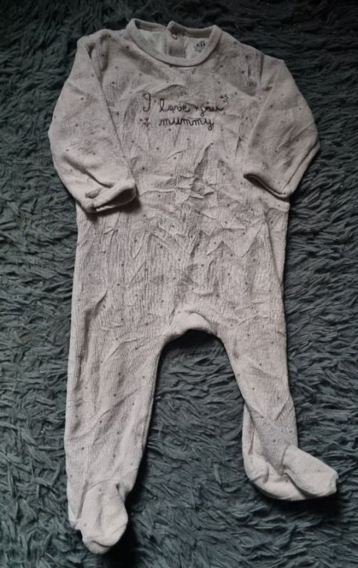 Grenouillère rose à pois gris avec écriture 12mois 74cm