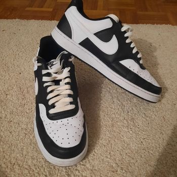Basket nike 42 noir et blanc