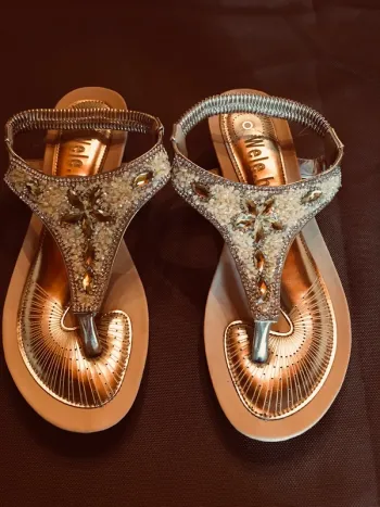🌼Chaussures ouvertes dorées 🌼