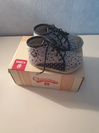 Chaussons fille GBB pointure 23