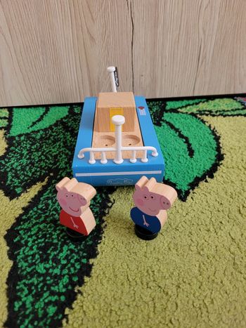 PEPPA PIG LE BATEAU EN BOIS AVEC ROUES AVEC GEORGES ET SA SOEUR PEPPA PIG