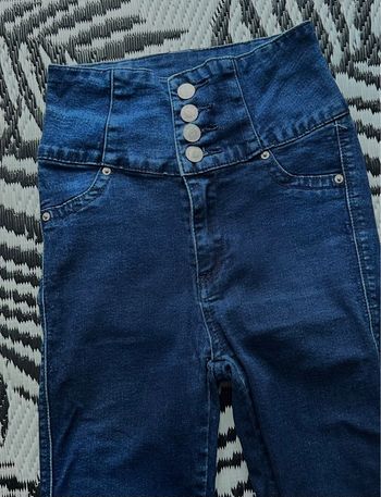 Jean taille haute boutons