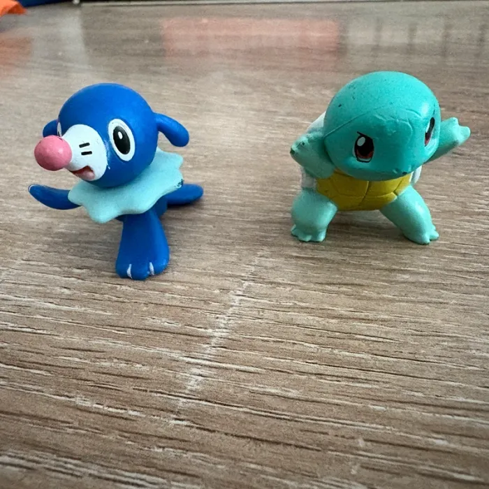 Lot de 2 figurines tomy pokemon