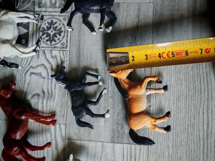 Lot animaux en plastiques 11 chevaux maquettes - photo numéro 2