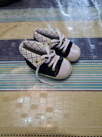 Chaussures bébé 6/9mois.