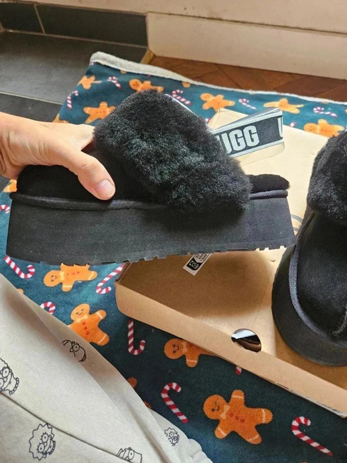 Ugg funkette noir Taille 40 - photo numéro 7