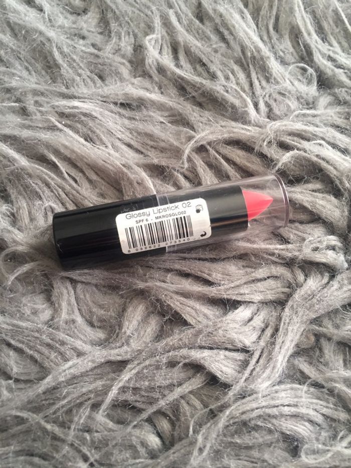 Rouge à lèvres rouge - photo numéro 2