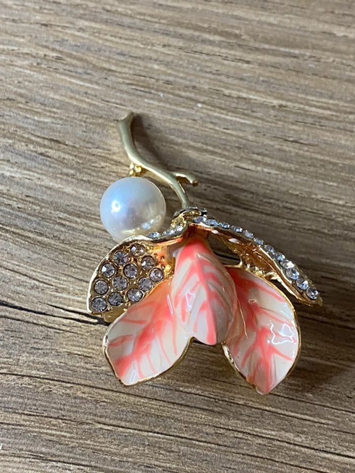 Broche fleur strass émaillé tendance - photo numéro 5