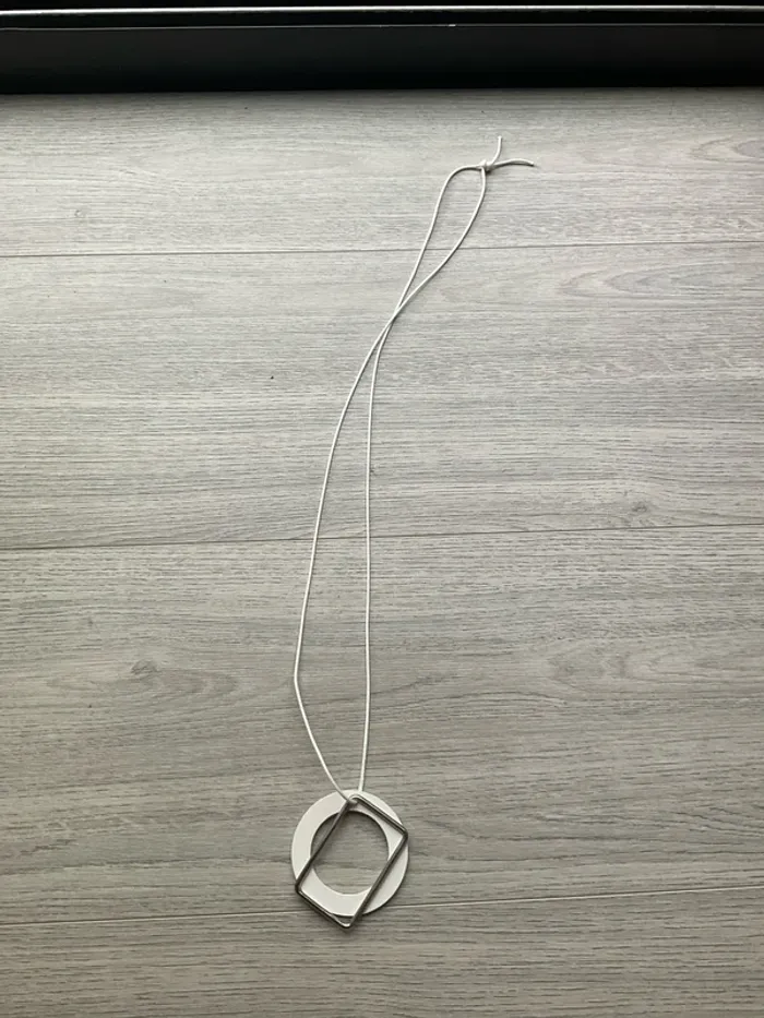 Collier rond bois rectangle métal