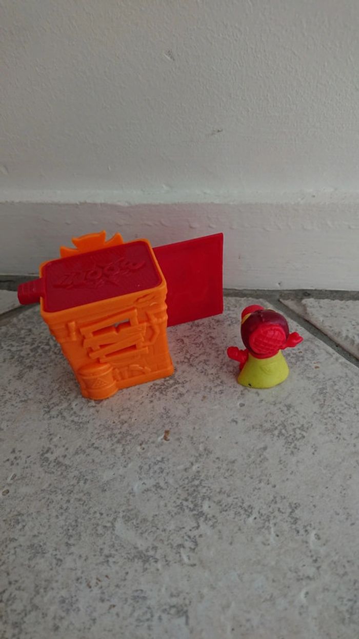 Figurine "superthings" rouge et orange ultra dryer 043 - photo numéro 2