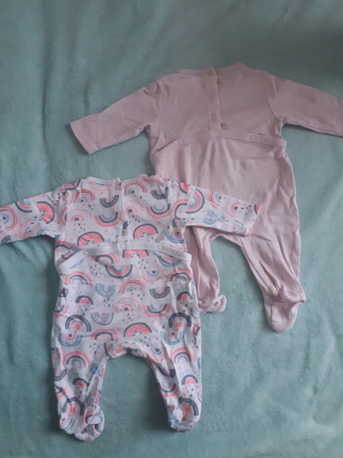 Pyjama bébé 1 mois en très bon etat - photo numéro 2