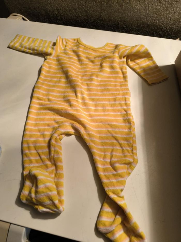 6 pyjamas 9 mois - photo numéro 6