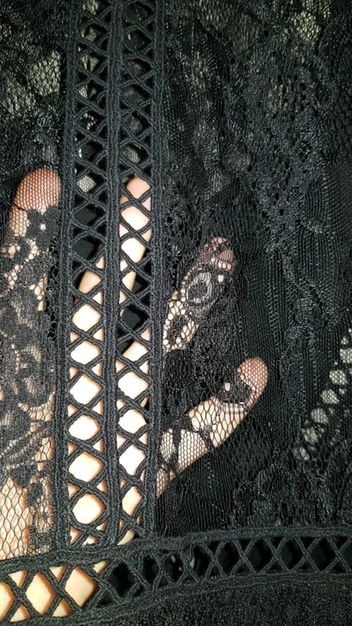 Robe en dentelle - photo numéro 4