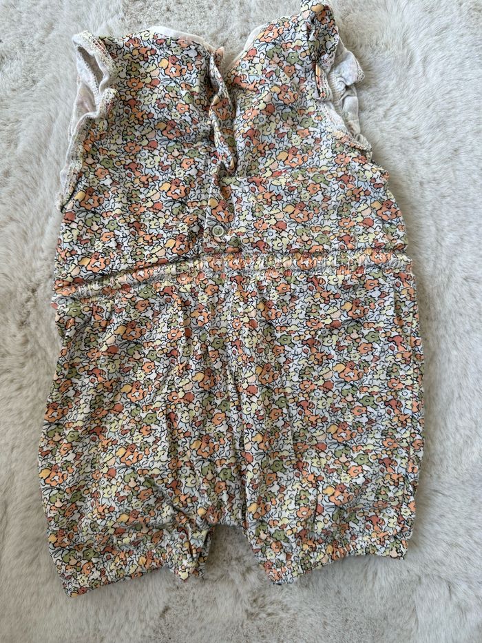 Barboteuse Disney Minnie fleuris 9 mois très bon état - photo numéro 4