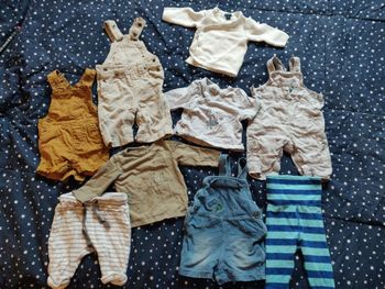 Lot de vêtements garçon taille 1 mois.