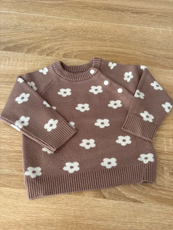 Pull avec fleurs