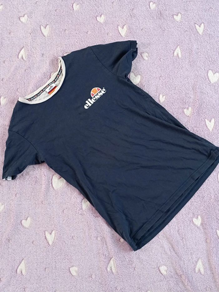 T-shirt bleu marine ellesse