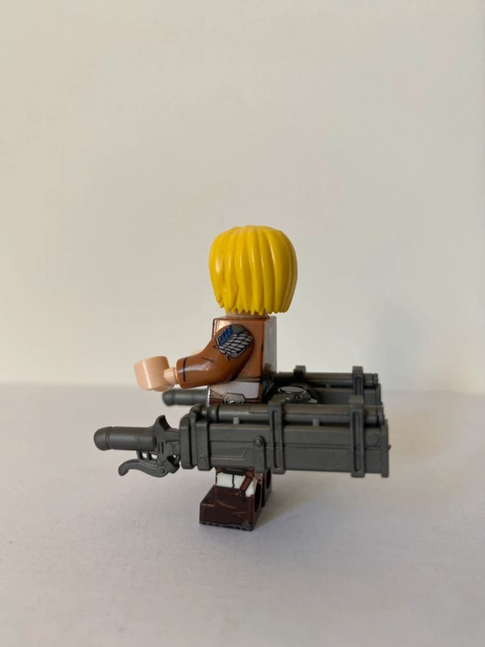 Figurine type lego. Attack on titan - photo numéro 2