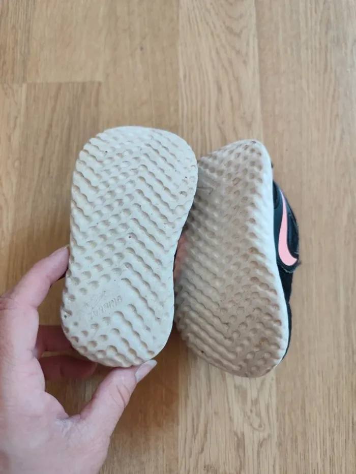 Basket Nike pointure 19,5 - photo numéro 4