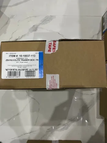 Case Pokémon ETB EV10.5 Foudre Noire à 650€