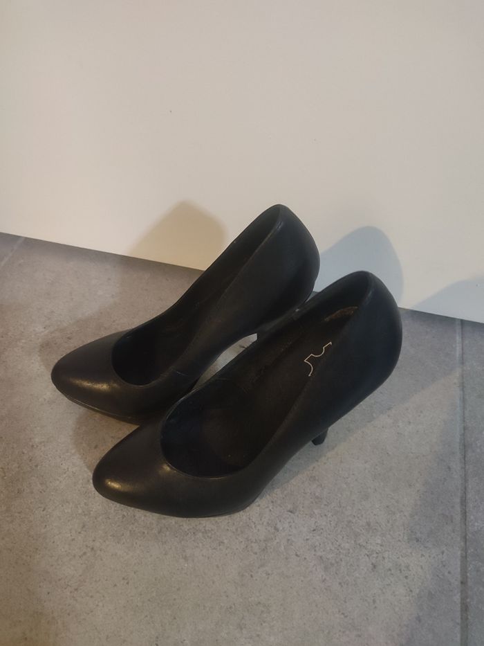 Escarpins cuir à talons aiguilles - photo numéro 2