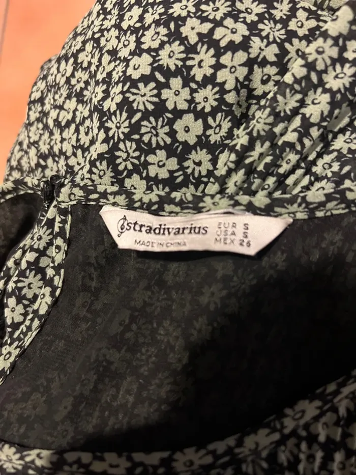 Blouse parisienne super pour le bureau - taille S - très bon état - stradivarius - photo numéro 2