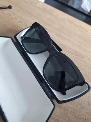 Belle Monture Lunette soleil avec verres vue noire très bon état et sa boîte rangement afflelou
