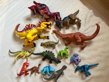 Lot de 13 dinosaures