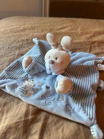 Doudou lapin bleu