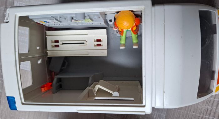 Hôpital Playmobil Complet - 2025 avec ambulance. - photo numéro 7