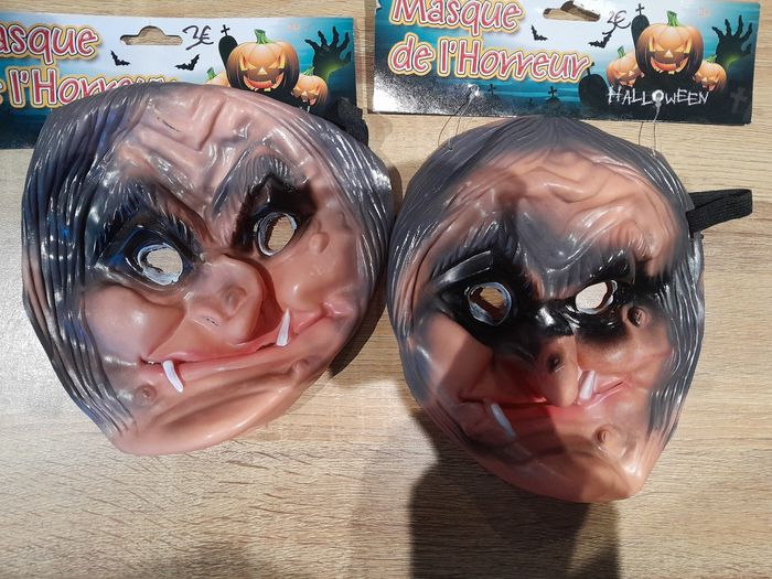 Lot de deux masques sorcière halloween en silicone
