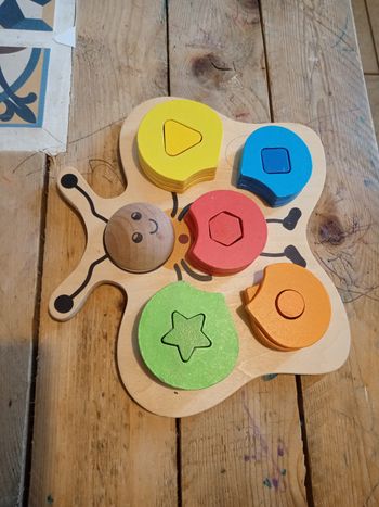 Papillon Montessori multicolore et multiforme