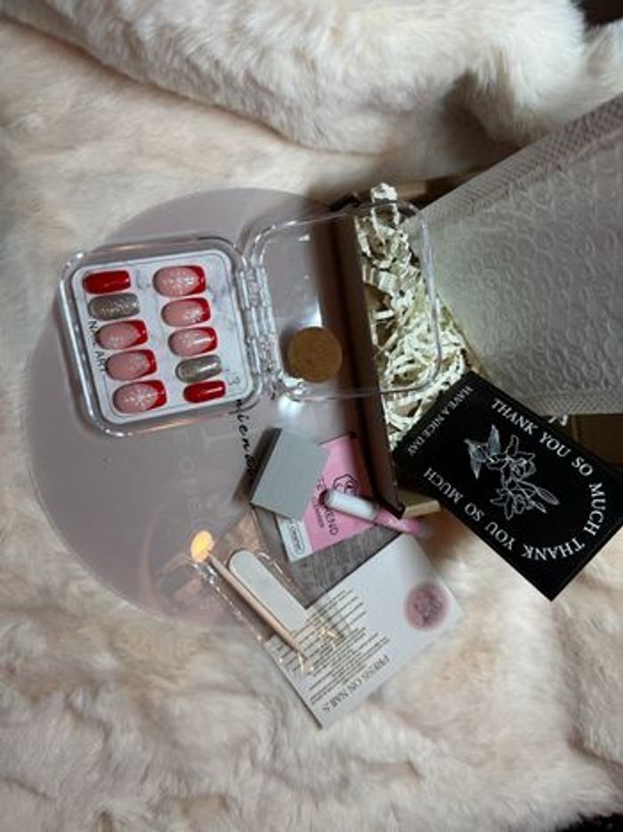 Press on nails - photo numéro 2