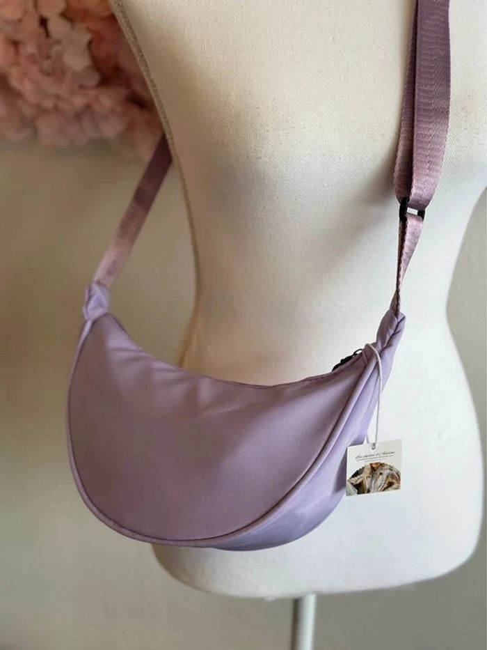 Sac bandoulière en forme de demi-lune lila - photo numéro 4